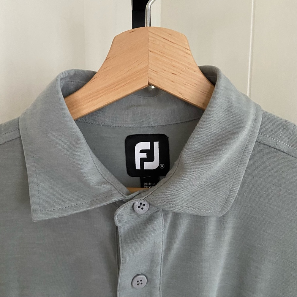 FootJoy FJ Gray Activewear Grand Vista Golf Short Sleeve Polo Shirt Men Med NOTE